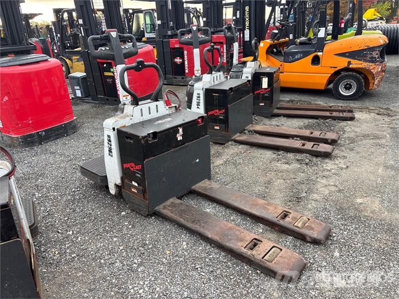 UniCarriers RPX60B 6000 lb Electric Pallet Jack شاحنة يدوية بمنصة نقالة