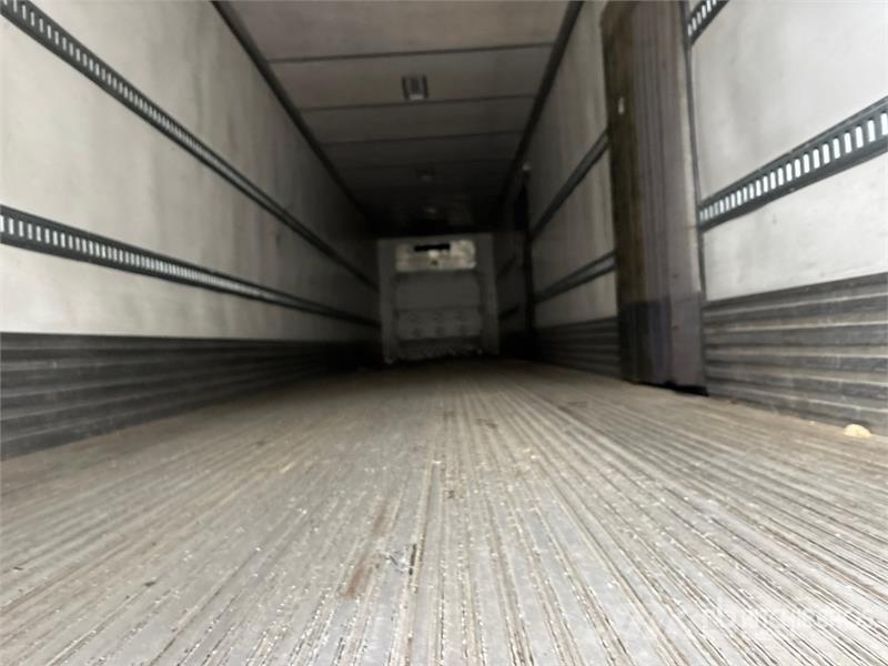 Utility VS2RA 48 ft x 102 in T/A Refrigerated Trailer 冷凍冷蔵トレーラー