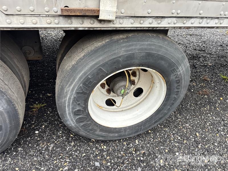 Utility VS2RA 48 ft x 102 in T/A Refrigerated Trailer 冷凍冷蔵トレーラー