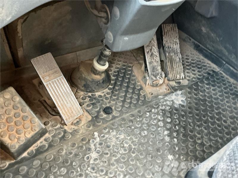 Volvo A35D アーティキュレート式ダンプトラック