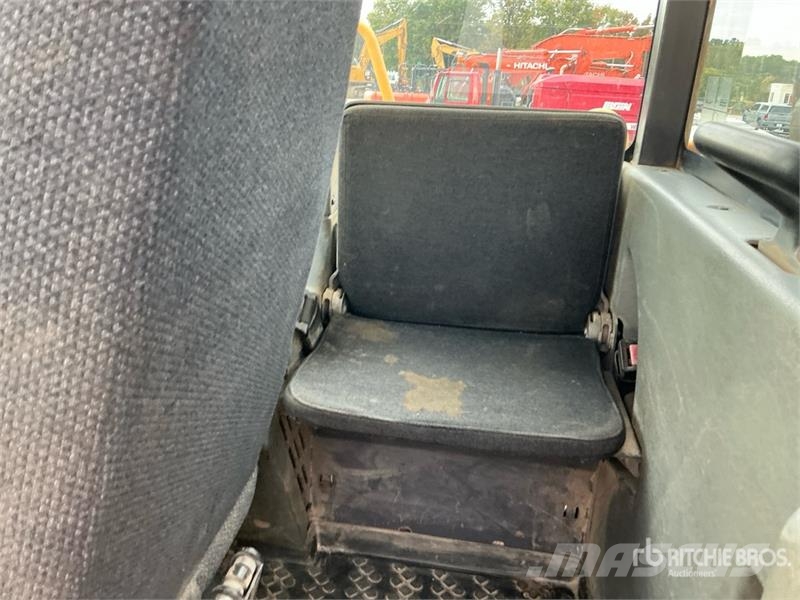 Volvo A35D アーティキュレート式ダンプトラック