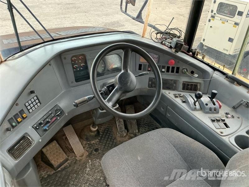 Volvo A35D アーティキュレート式ダンプトラック