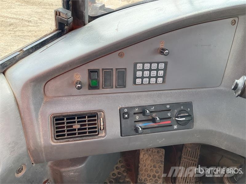 Volvo A35D ساحبات مفصلية
