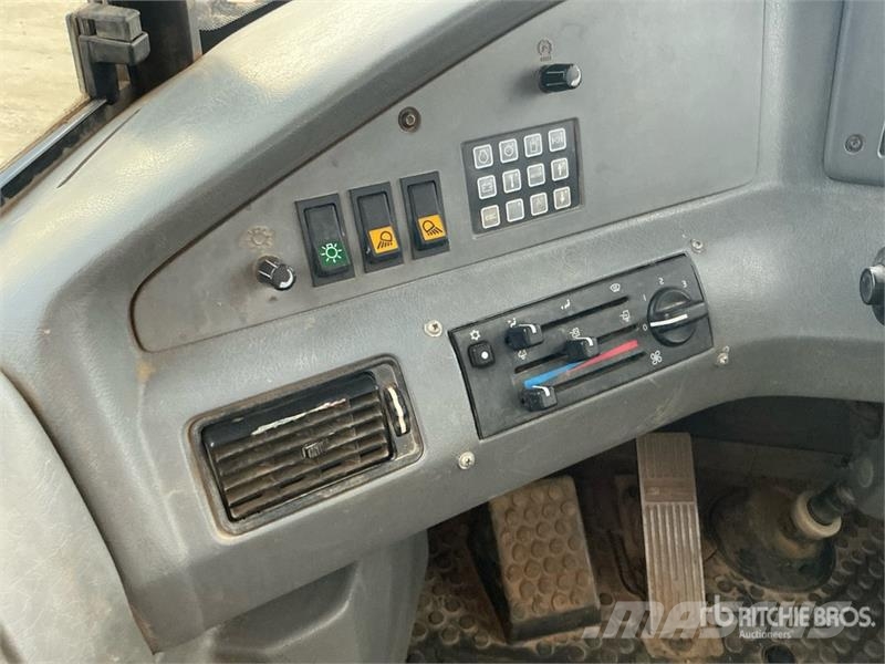 Volvo A35D アーティキュレート式ダンプトラック