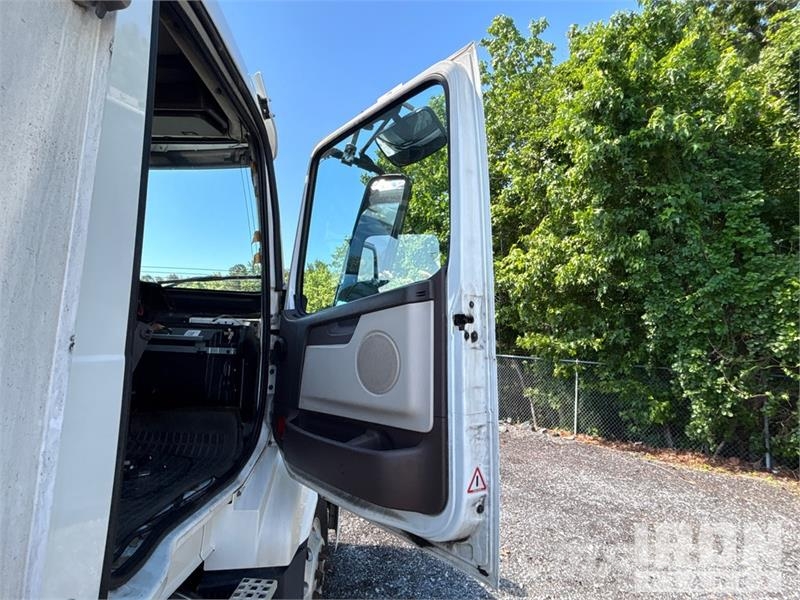 Volvo CNG 6x4 T/A Day Cab Truck Tractor Vlačilci