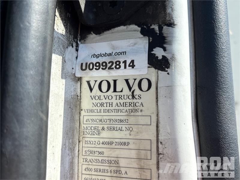 Volvo CNG 6x4 T/A Day Cab Truck Tractor Vlačilci