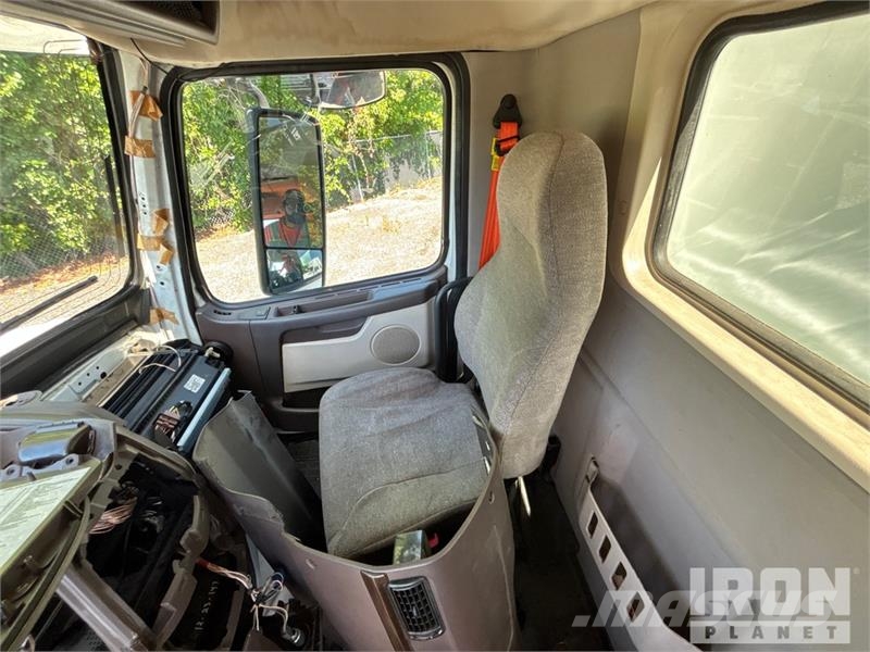 Volvo CNG 6x4 T/A Day Cab Truck Tractor Vlačilci