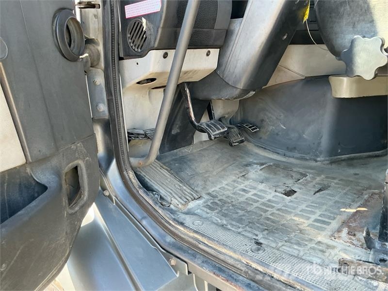 Volvo FE Platformas/izkraušana no sāniem