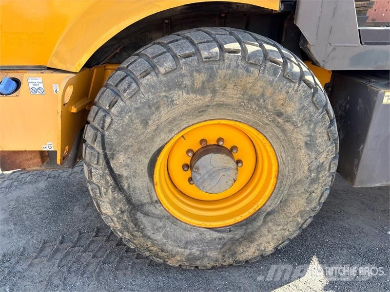 Volvo SD115B Smooth Drum Compactor 单轮压路机