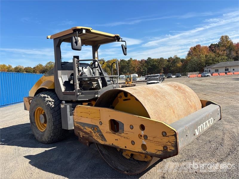 Volvo SD115B Smooth Drum Compactor 单轮压路机