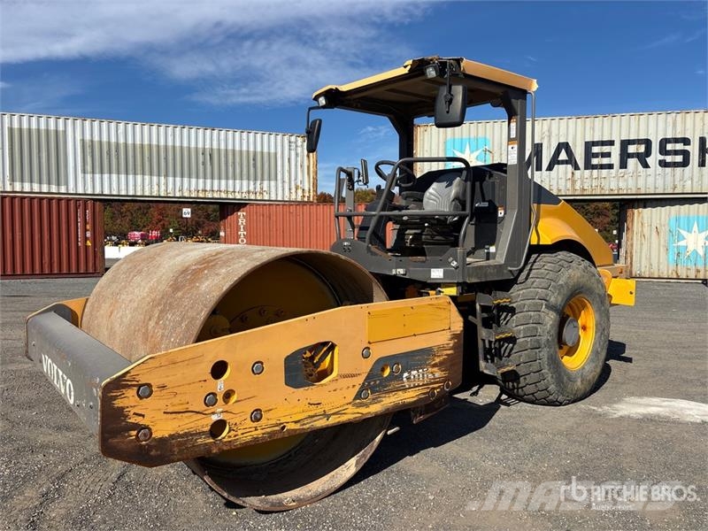 Volvo SD115B Smooth Drum Compactor 单轮压路机