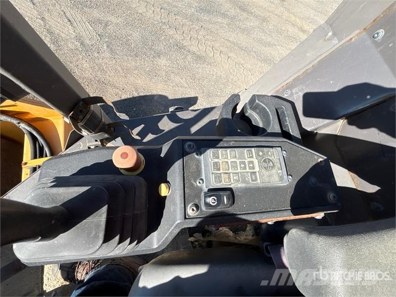 Volvo SD115B Smooth Drum Compactor 单轮压路机
