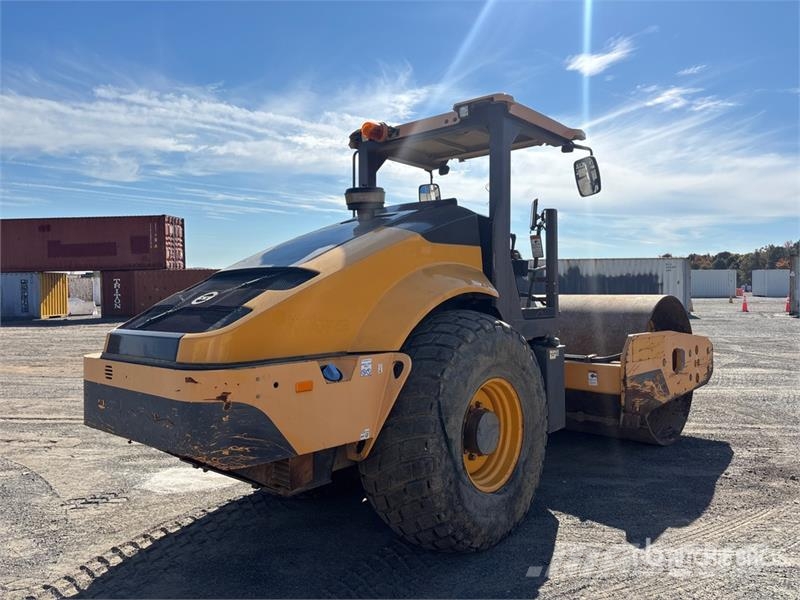 Volvo SD115B Smooth Drum Compactor 单轮压路机