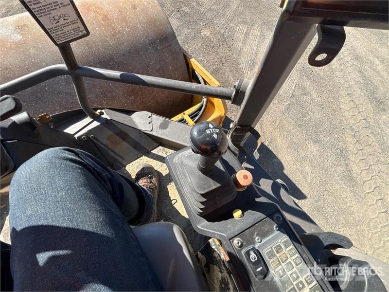 Volvo SD115B Smooth Drum Compactor 单轮压路机