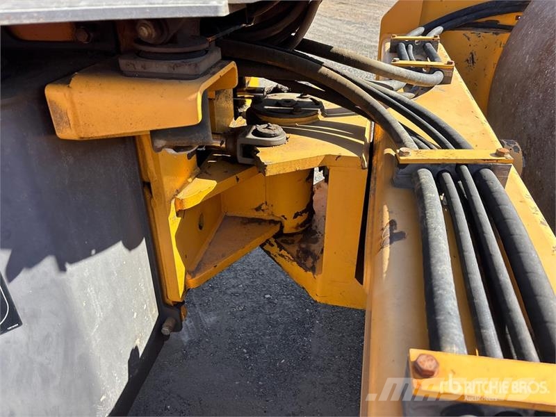 Volvo SD115B Smooth Drum Compactor 单轮压路机