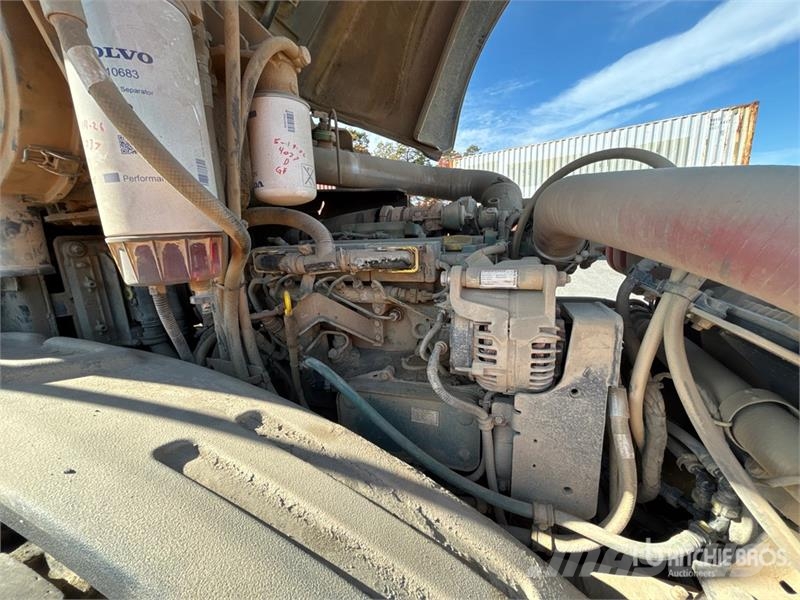 Volvo SD115B Smooth Drum Compactor 单轮压路机