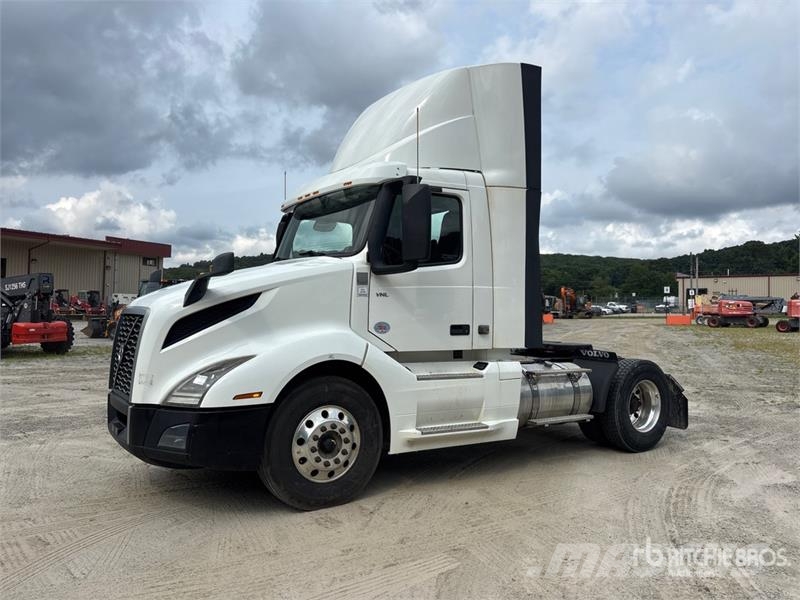 Volvo VNL Trekkers