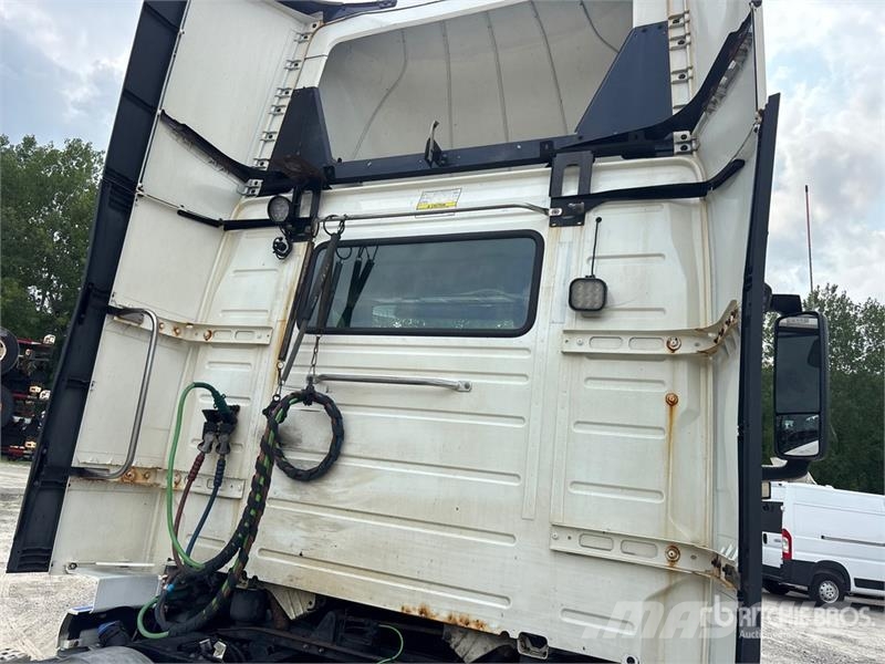 Volvo VNL Trekkers
