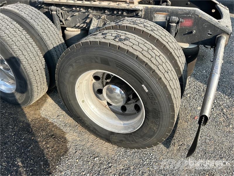 Volvo VNL Vlačilci