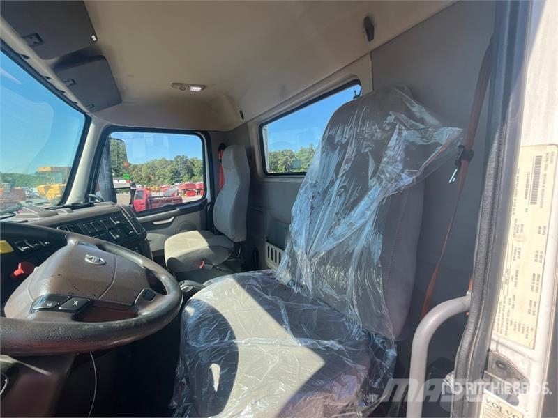 Volvo VNL300 6x2 T/A Day Cab Truck Tractor Prime Movers