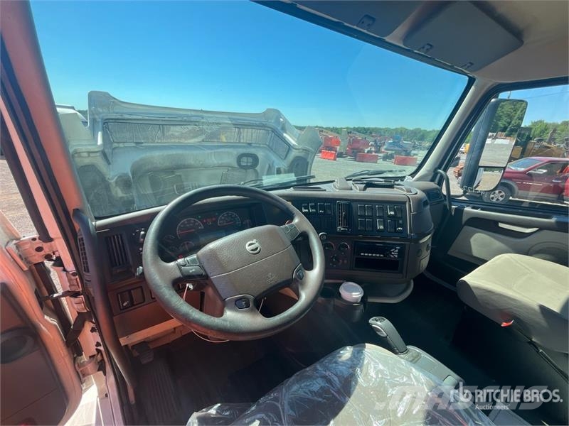 Volvo VNL300 6x2 T/A Day Cab Truck Tractor Trekkers