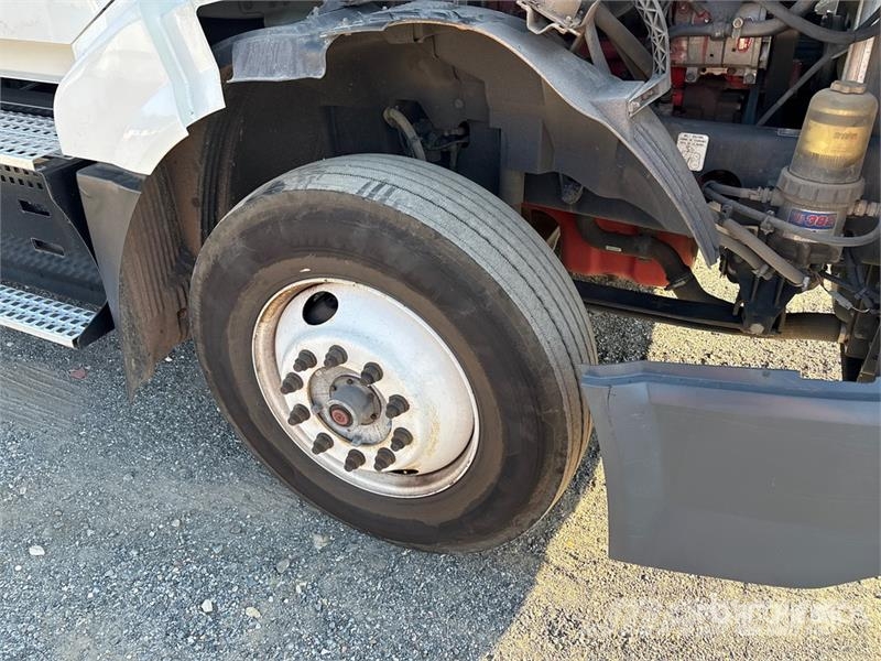 Volvo VNL42T Vetopöytäautot