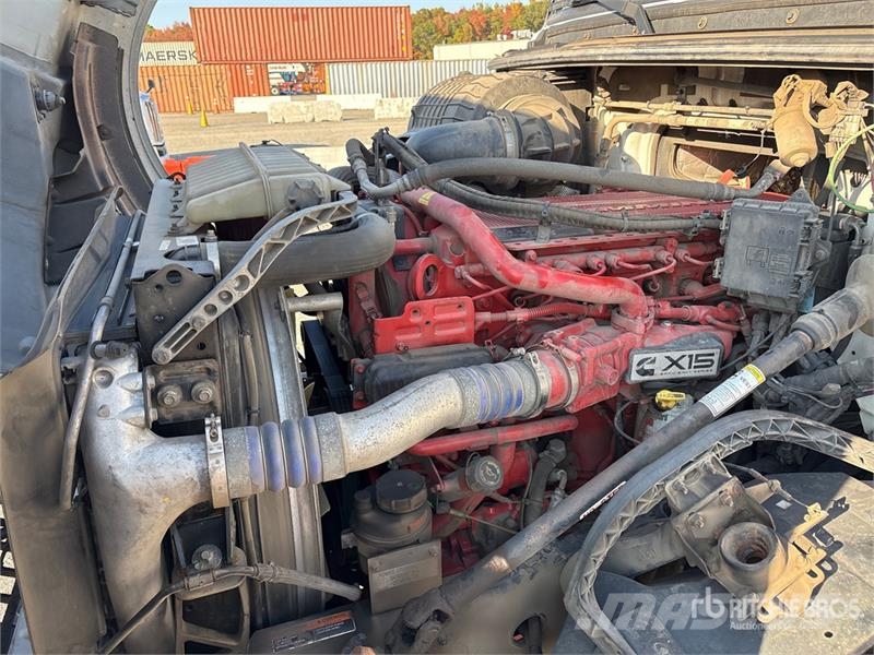 Volvo VNL42T Vetopöytäautot