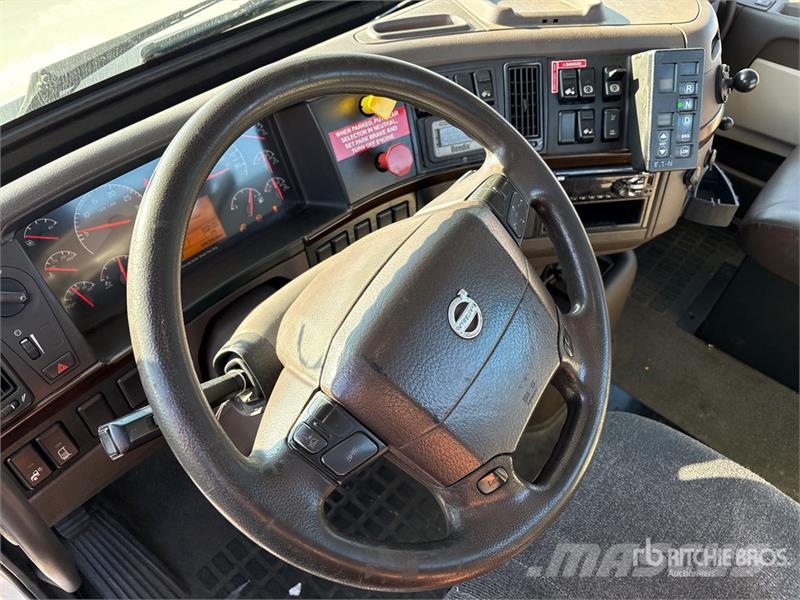 Volvo VNL42T Vetopöytäautot