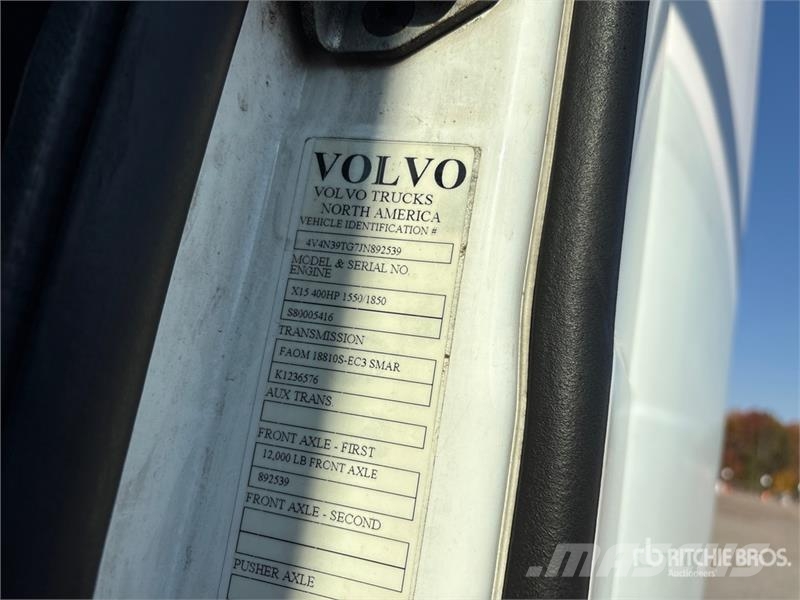 Volvo VNL42T Vetopöytäautot