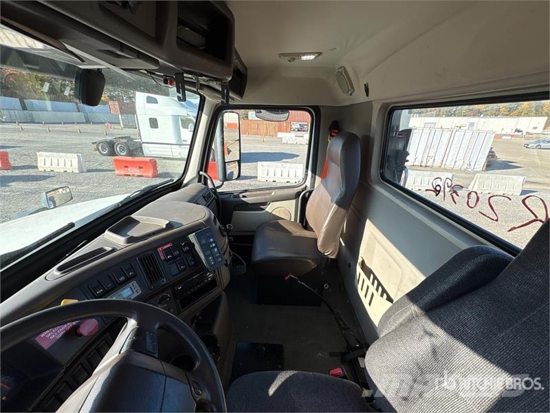 Volvo VNL42T Vetopöytäautot