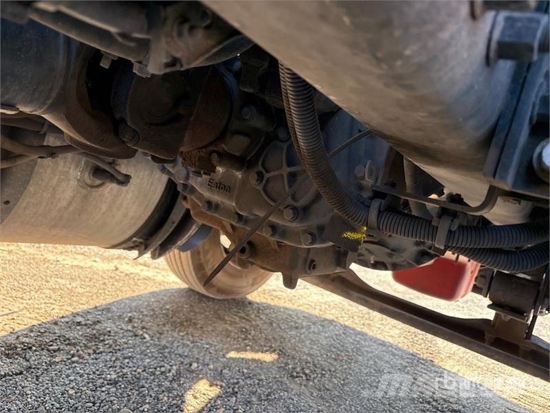 Volvo VNL42T Vetopöytäautot