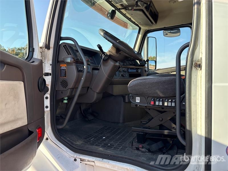 Volvo VNL42T Vetopöytäautot
