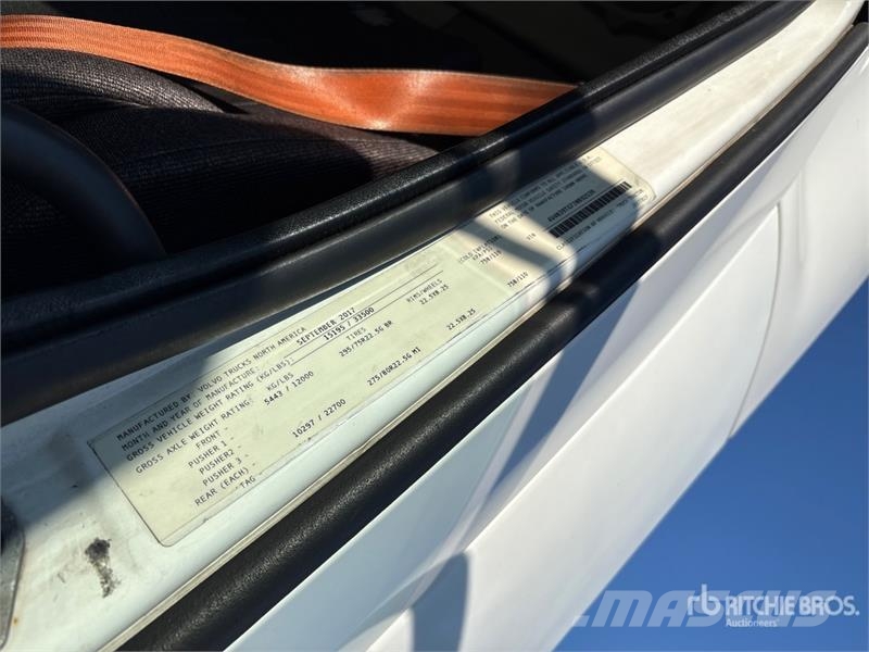 Volvo VNL42T Vetopöytäautot