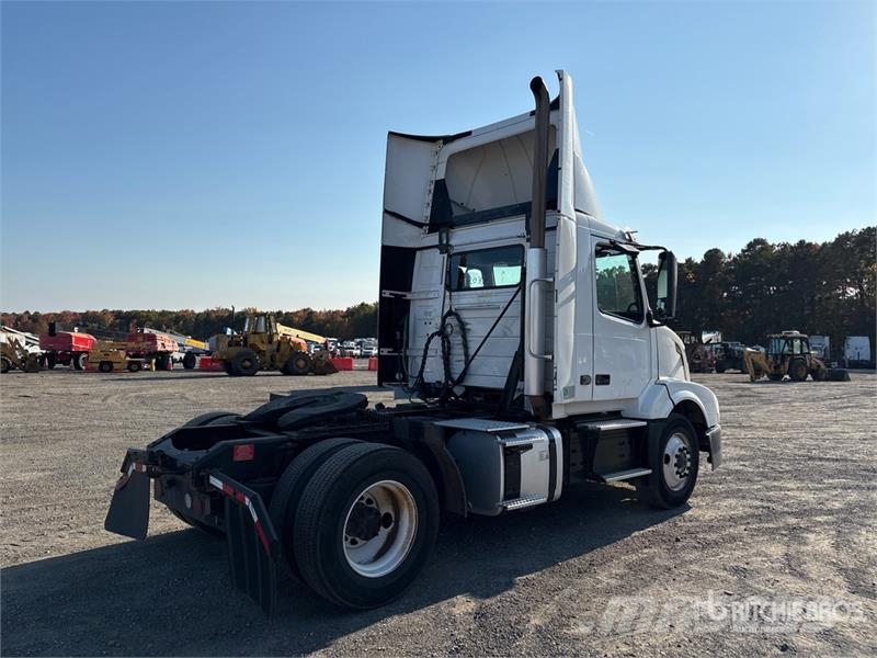 Volvo VNL42T Vetopöytäautot