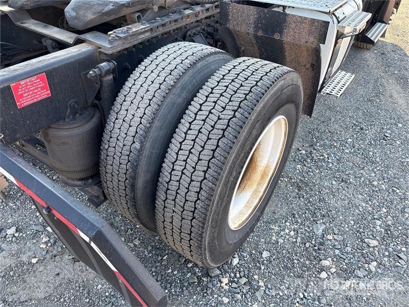 Volvo VNL42T Vetopöytäautot