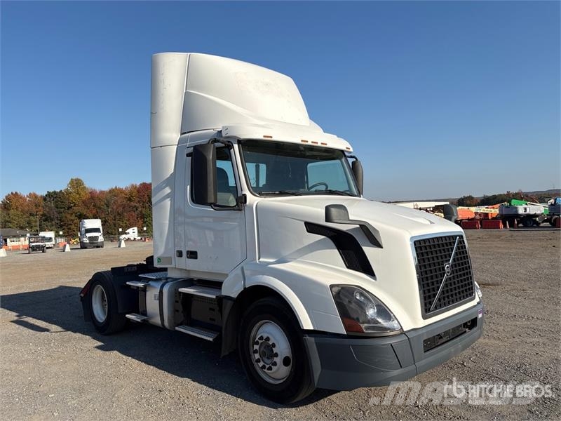 Volvo VNL42T Vetopöytäautot