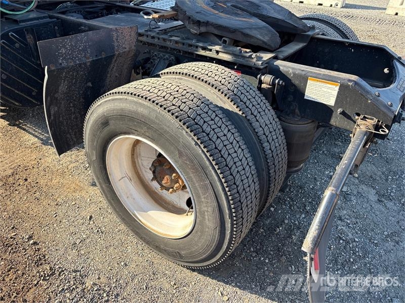 Volvo VNL42T Vetopöytäautot