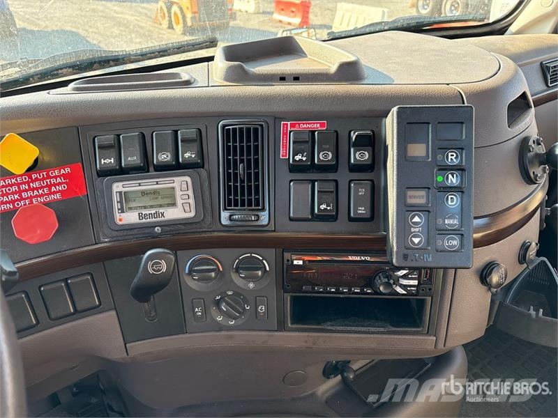 Volvo VNL42T Vetopöytäautot