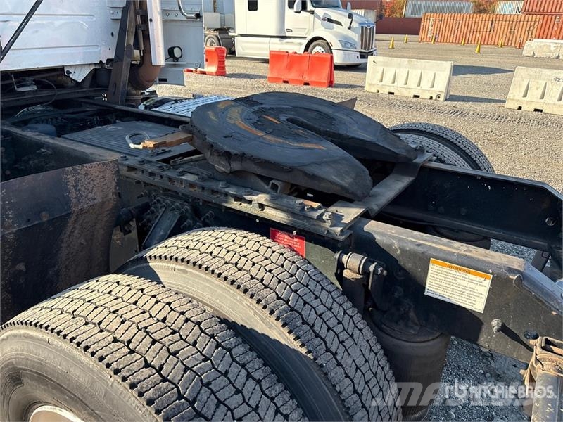 Volvo VNL42T Vetopöytäautot