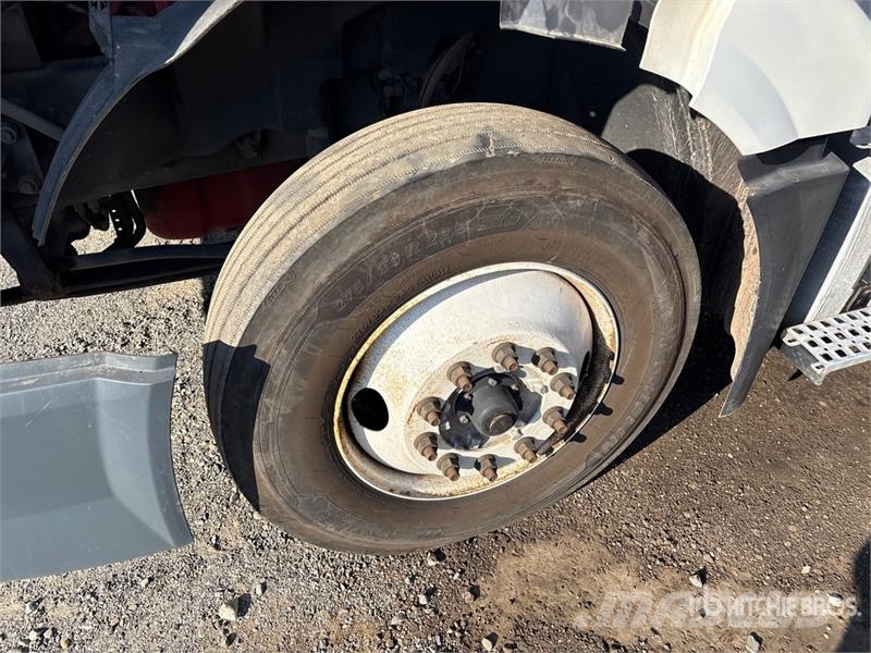 Volvo VNL42T Vetopöytäautot