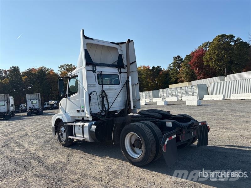Volvo VNL42T Vetopöytäautot
