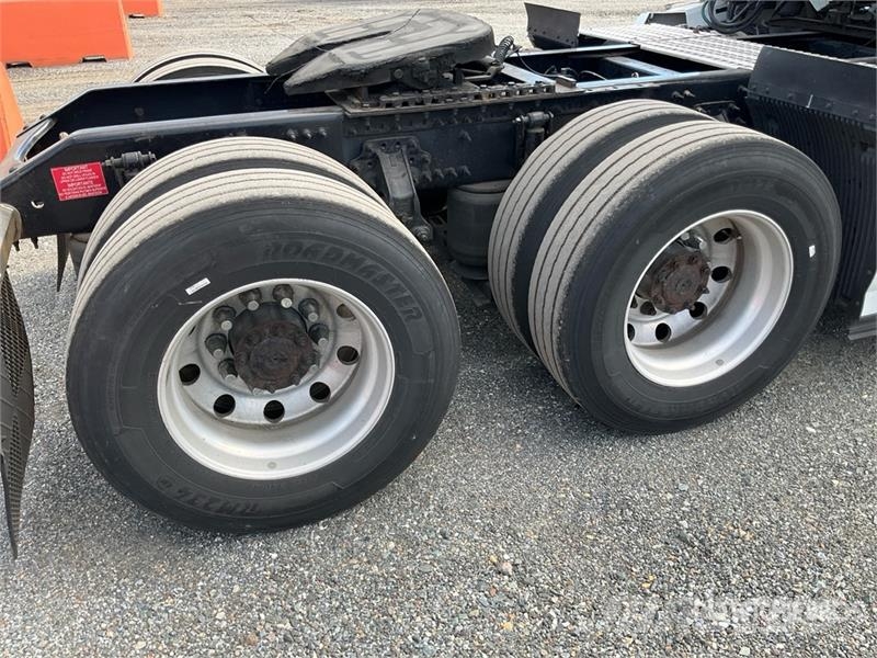 Volvo VNL430 Vlačilci
