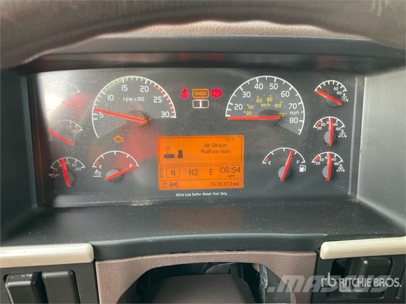 Volvo VNL670 曳引機組件