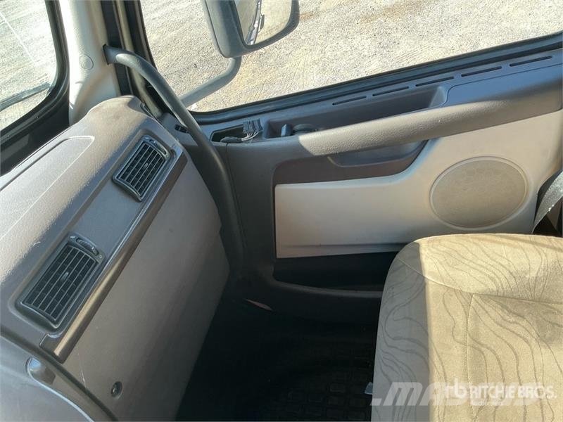 Volvo VNL670 牵引车