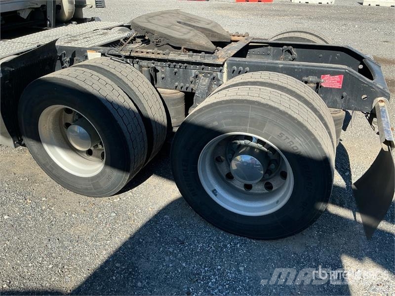 Volvo VNL670 牵引车