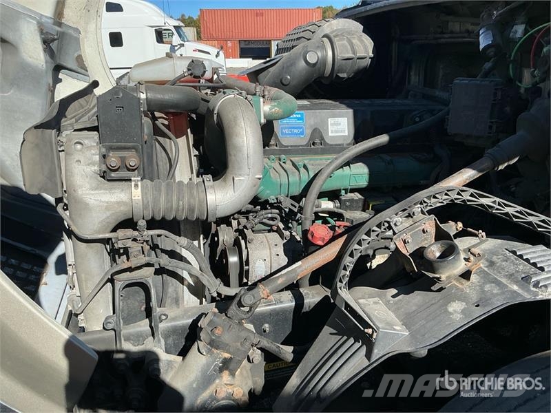 Volvo VNL670 牵引车