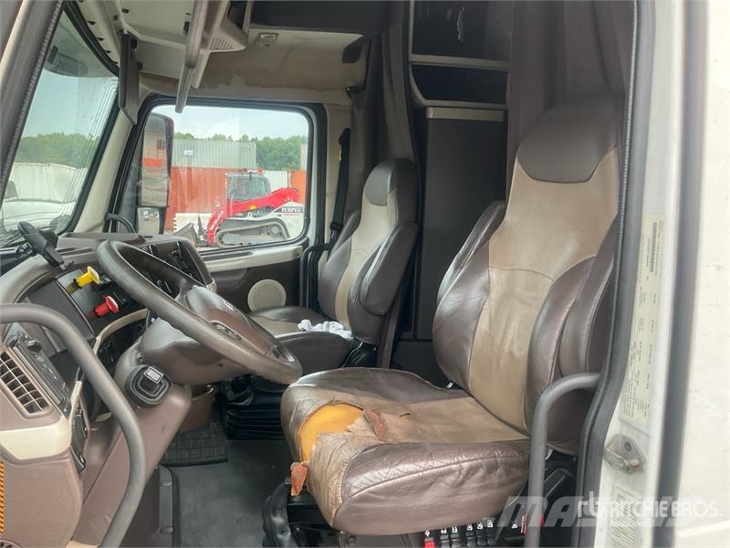 Volvo VNL670 曳引機組件