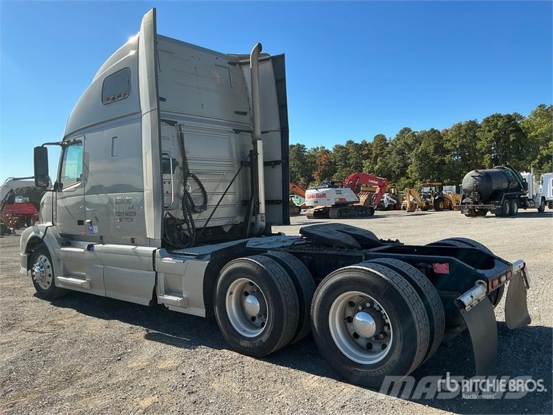 Volvo VNL670 牵引车