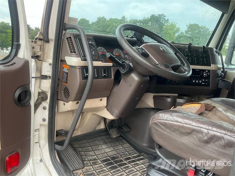 Volvo VNL670 曳引機組件