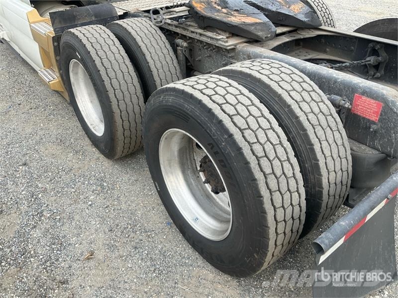 Volvo VNL670 曳引機組件